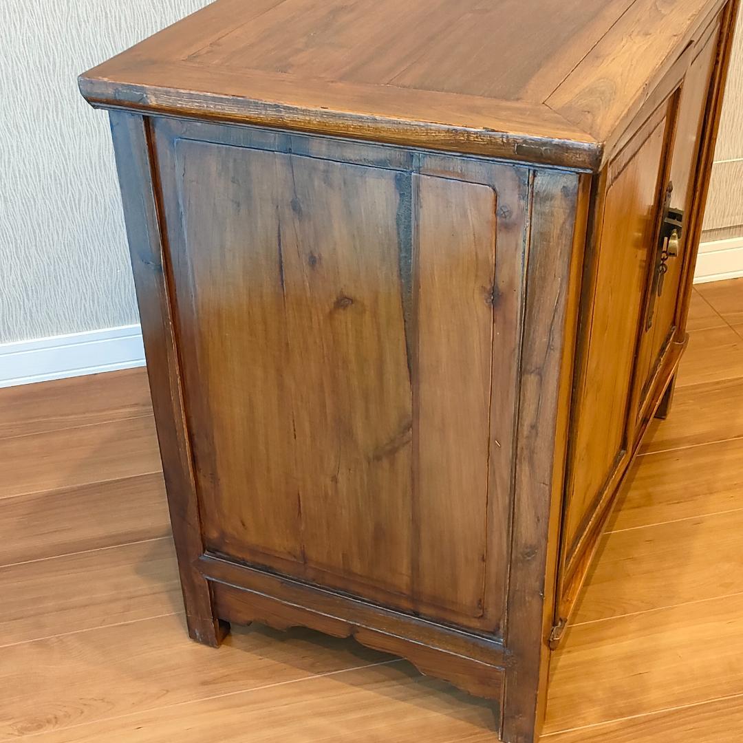 ヴィンテージ　キャビネット　鍵付き　開き扉　収納棚