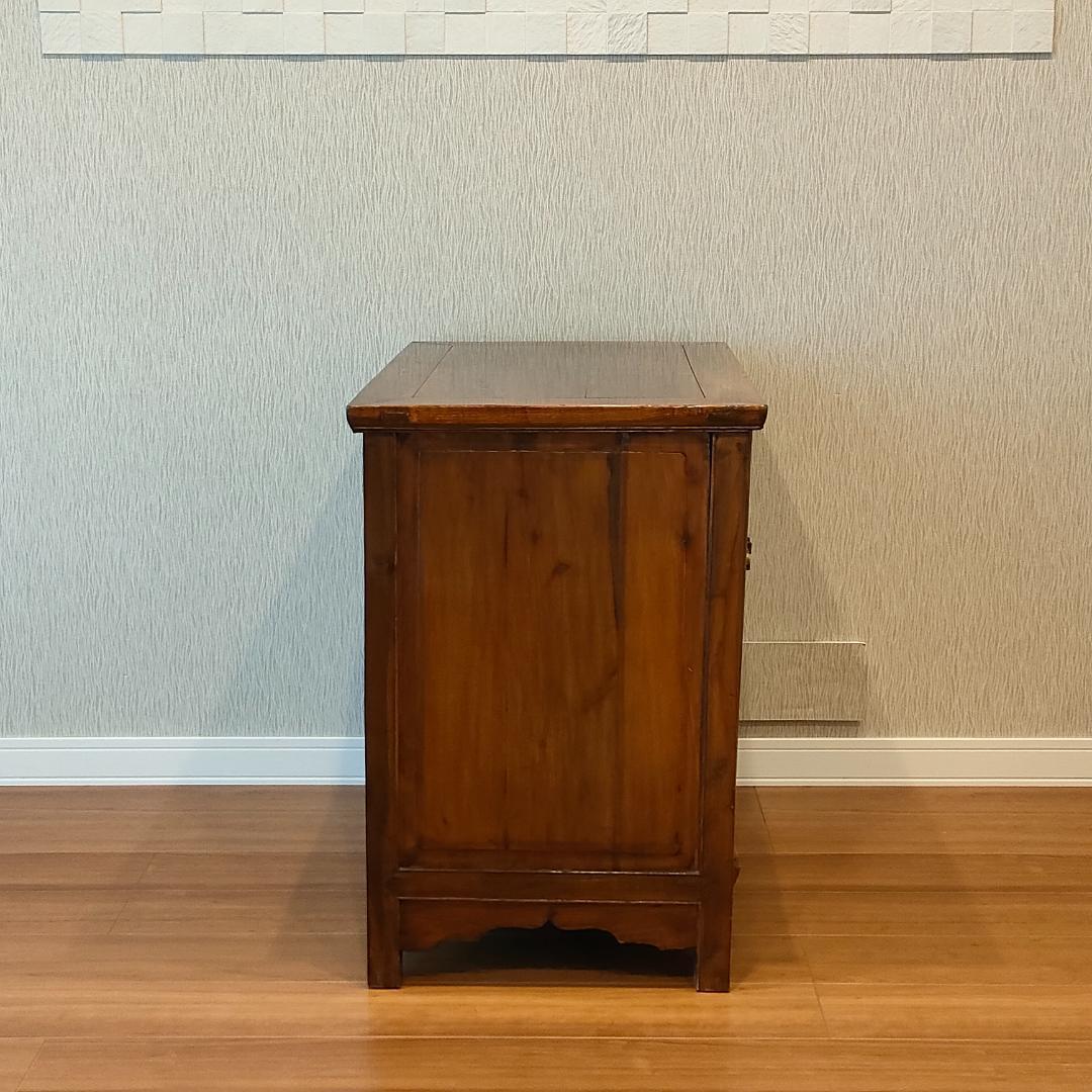 ヴィンテージ　キャビネット　鍵付き　開き扉　収納棚