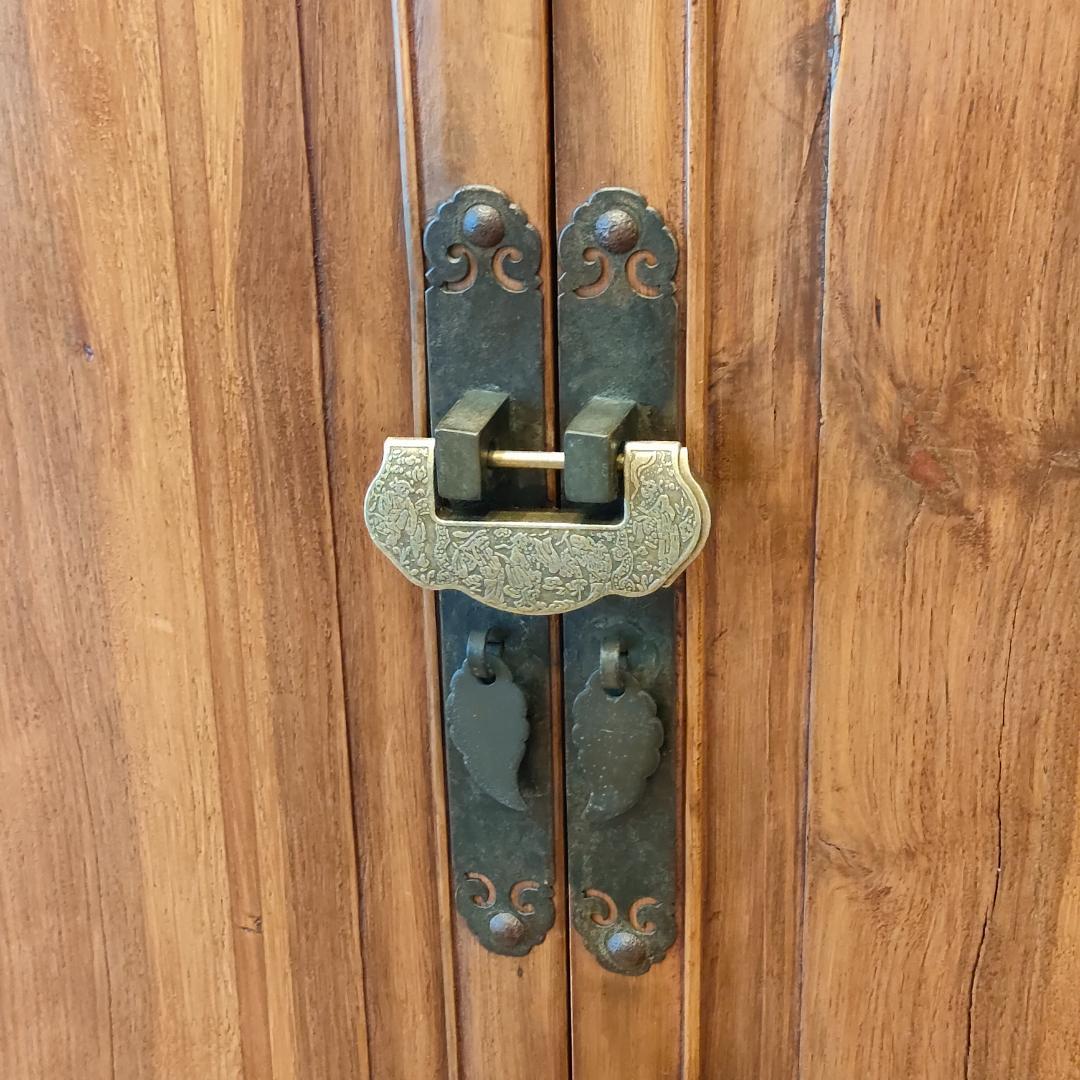 ヴィンテージ　キャビネット　鍵付き　開き扉　収納棚