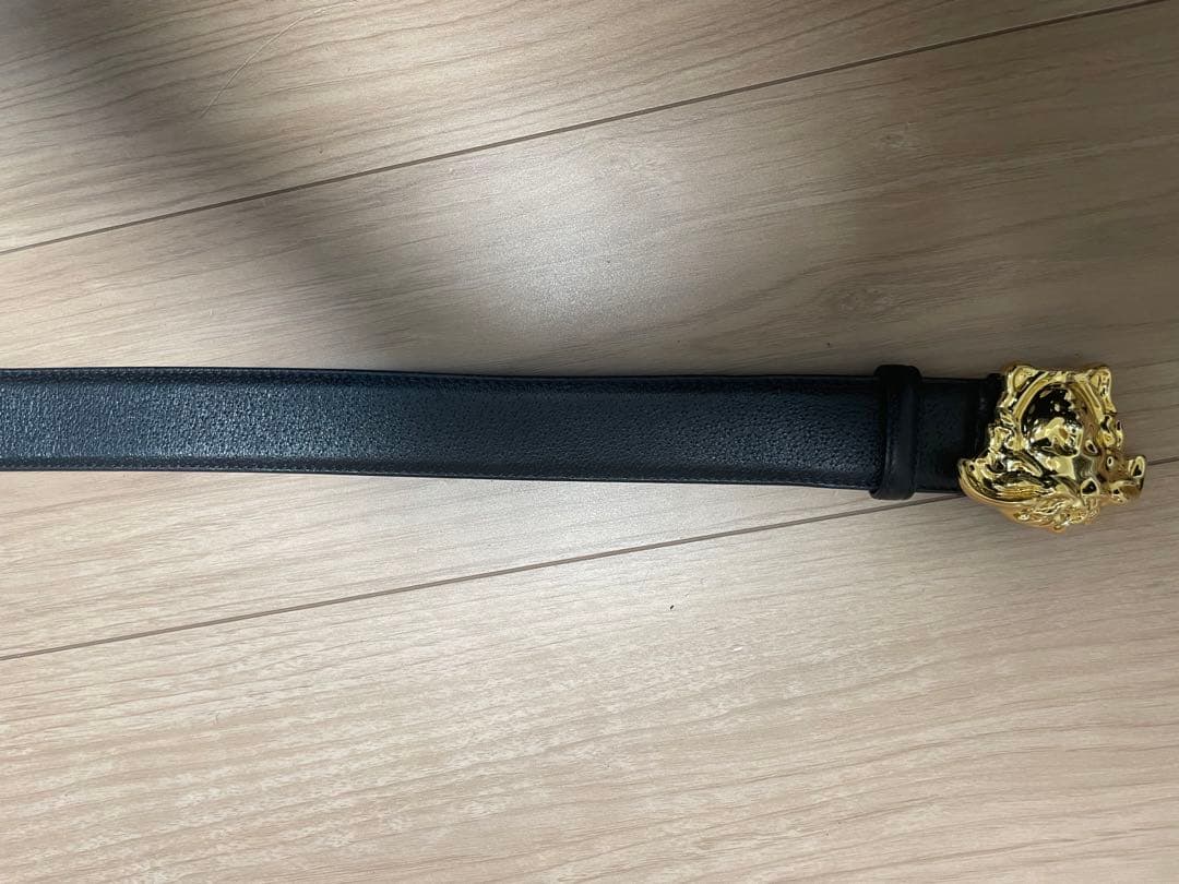 ヴェルサーチ（Versace）のメドゥーサバックルレザーベルト