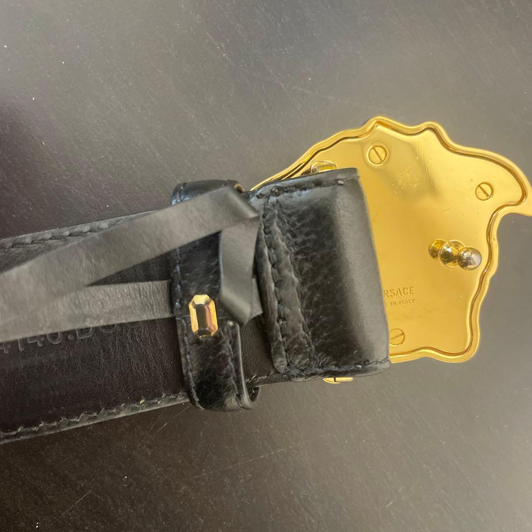 ヴェルサーチ（Versace）のメドゥーサバックルレザーベルト
