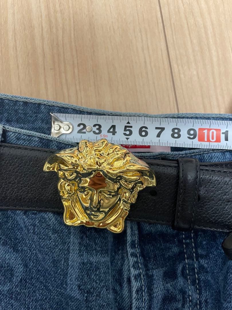 ヴェルサーチ（Versace）のメドゥーサバックルレザーベルト