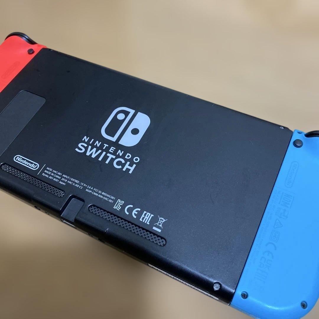 パ*チ様 Nintendo Switch と付属品
