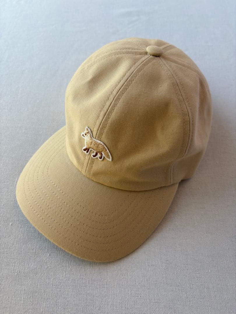 メゾンキツネ ベビーフォックスベースボールキャップ ベージュ