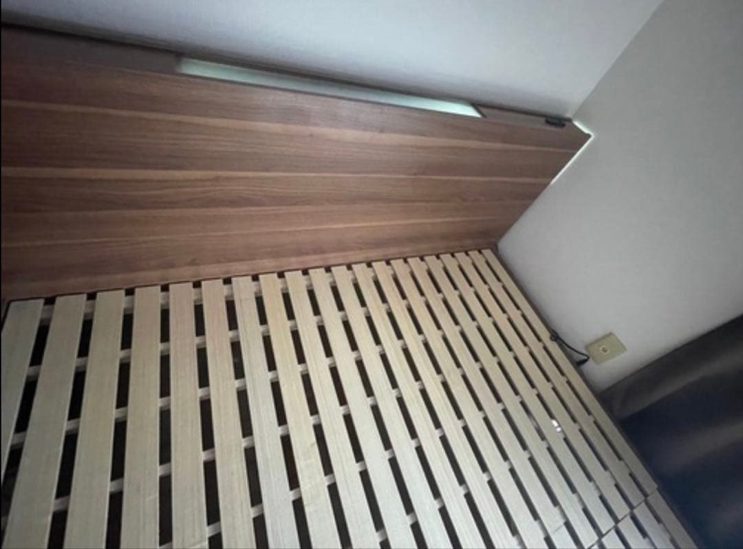 クイーンサイズ　ベッドフレーム　すのこベッド　ライト付き　指定地域送料無料