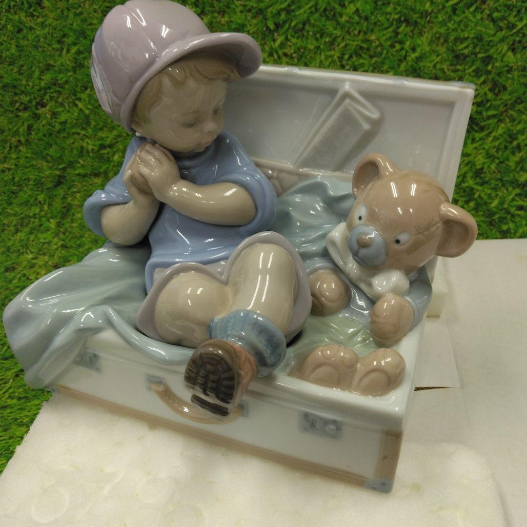 リヤドロ　少年と犬