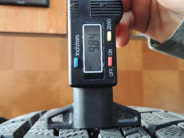 E290 225/65R17 ダンロップ ウインターマックス SJ8 4本