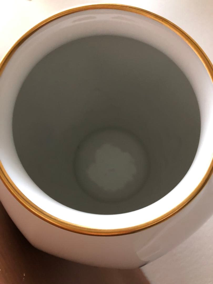 大倉陶園　花瓶　壺　美しいレリーフ紋様　すみれ