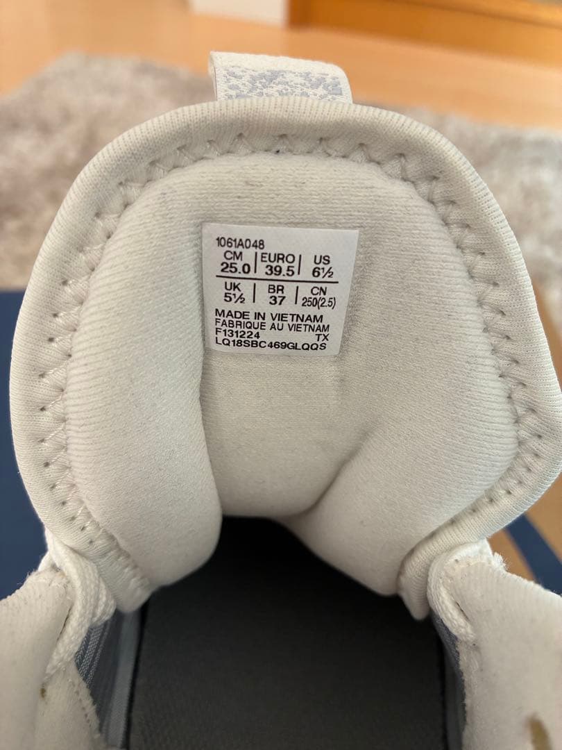 ASICS NOVA SURGE3 グレー ハイカット バスケットシューズ