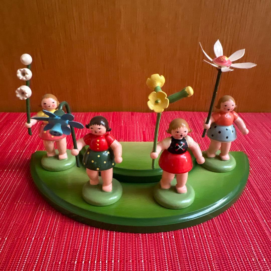 ドイツザイフェン　花を持つ女の子4点セット