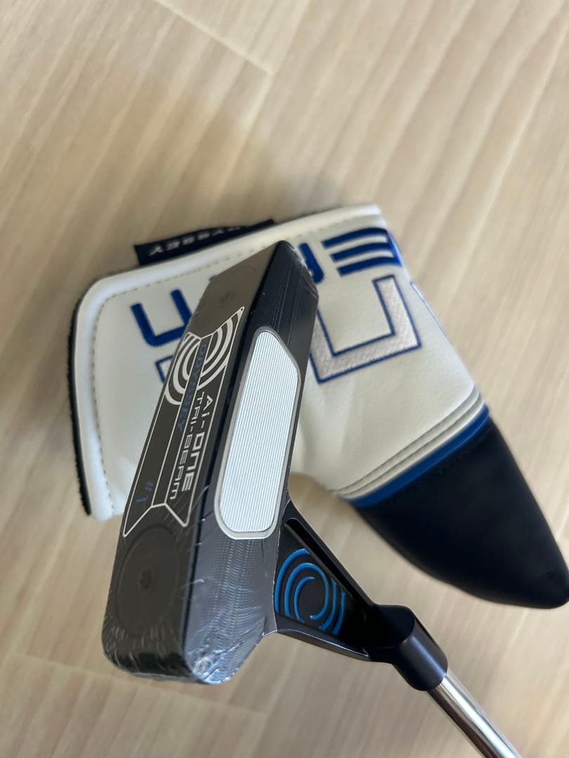 新品未開封品　AI ONE トライビームパター #1ヘッドカバー付