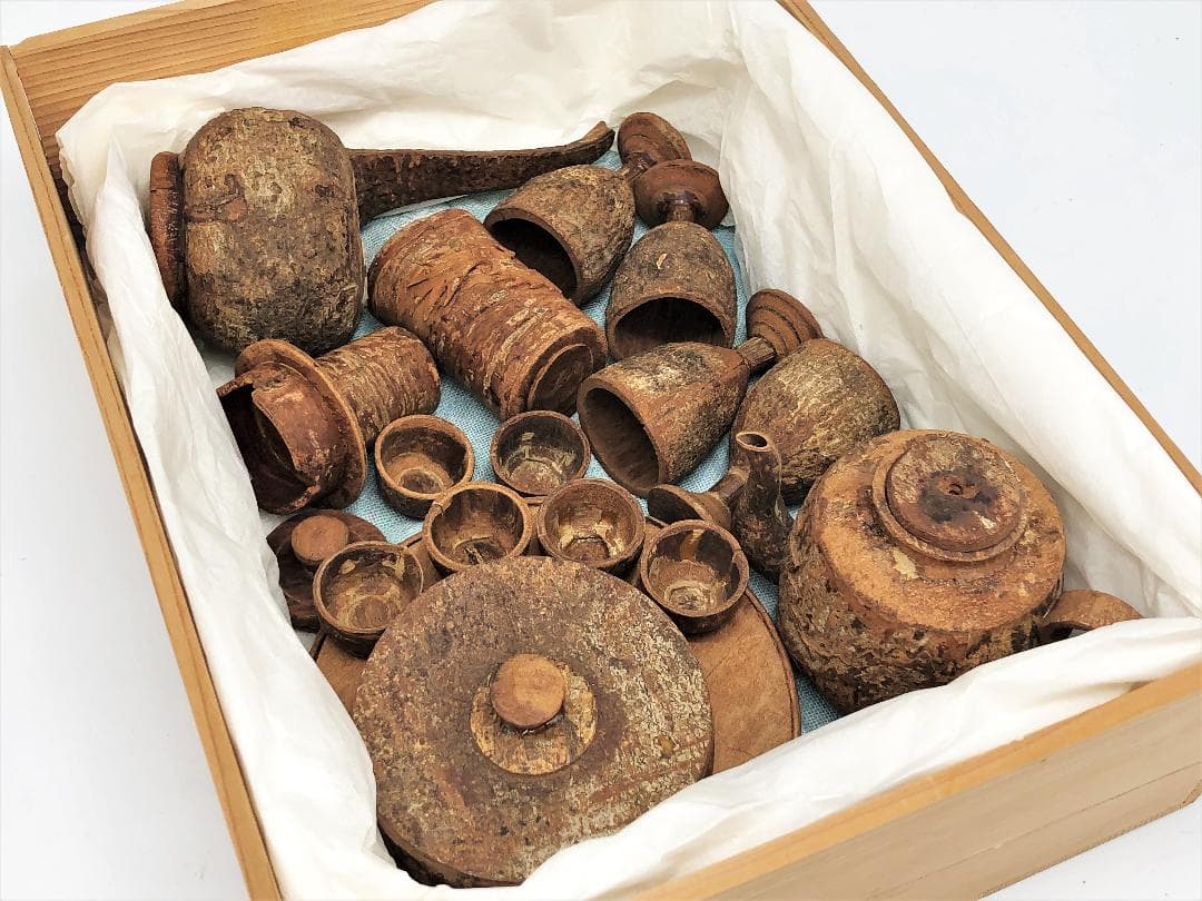 【 シナモン木彫茶器 】 １８世紀セイロン　オランダ商船　伝世収蔵品