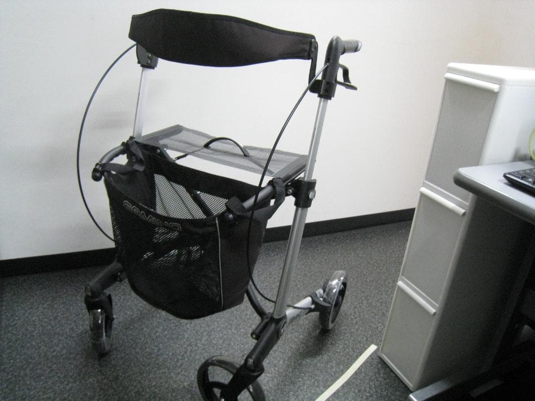 ハンディウォークＬ　GEMINO 30 歩行器 歩行車 パラマウントベッド ④