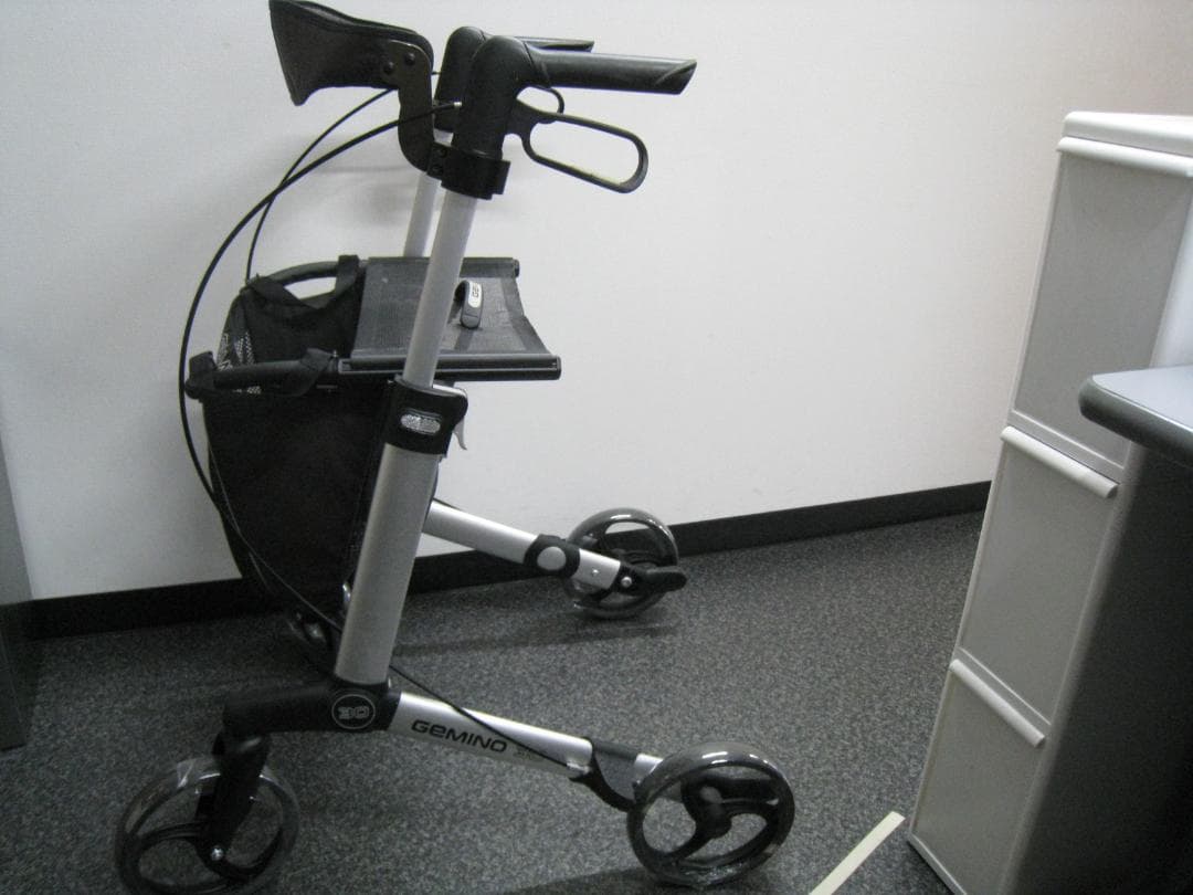 ハンディウォークＬ　GEMINO 30 歩行器 歩行車 パラマウントベッド ④