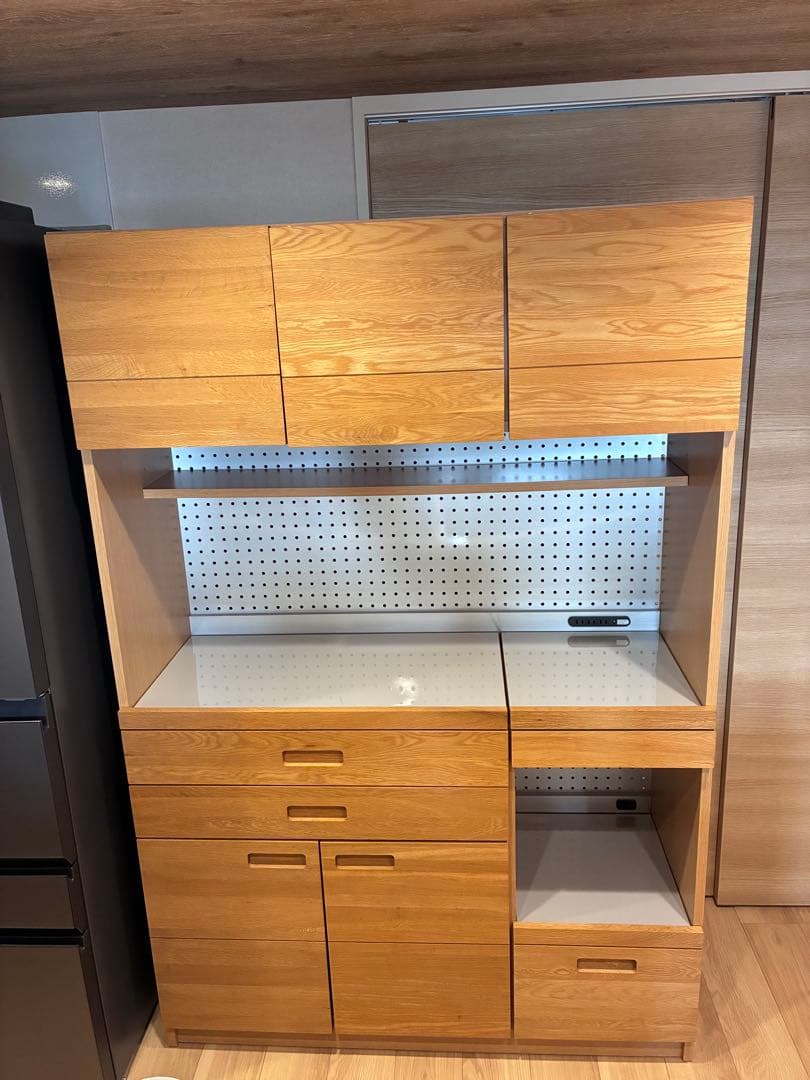 unicoウニコ　HUTTEヒュッテ食器棚