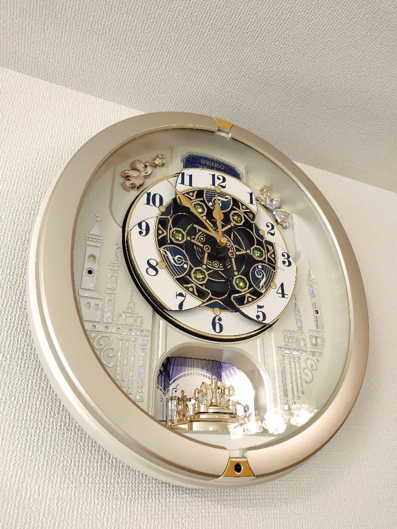 SEIKO オーバル型掛け時計（カラクリ時計）