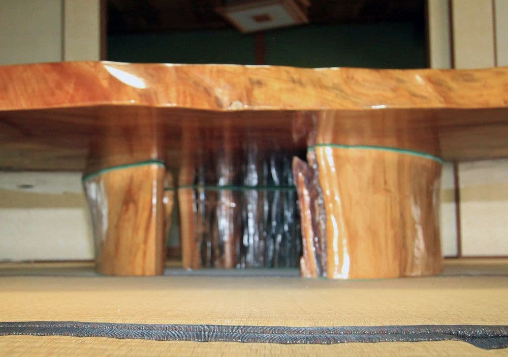 欅(ケヤキ)一枚板のテーブル