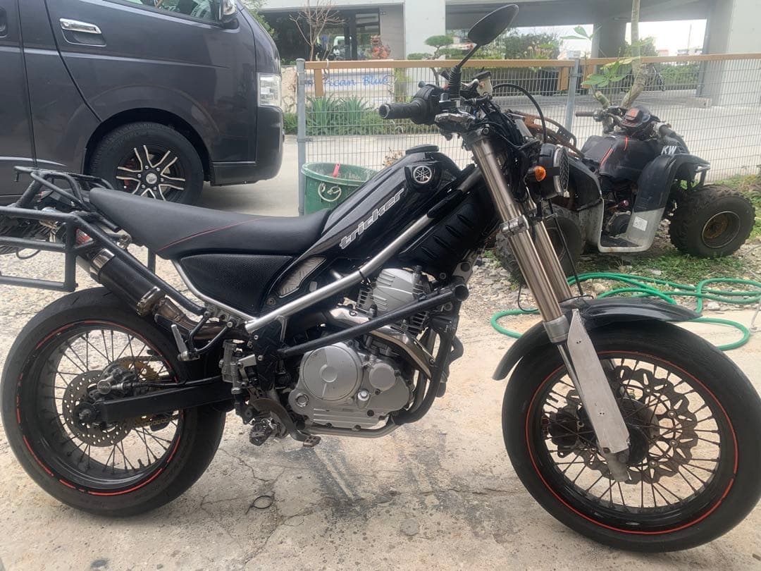 トリッカー　エンジンガード　スタントケージ