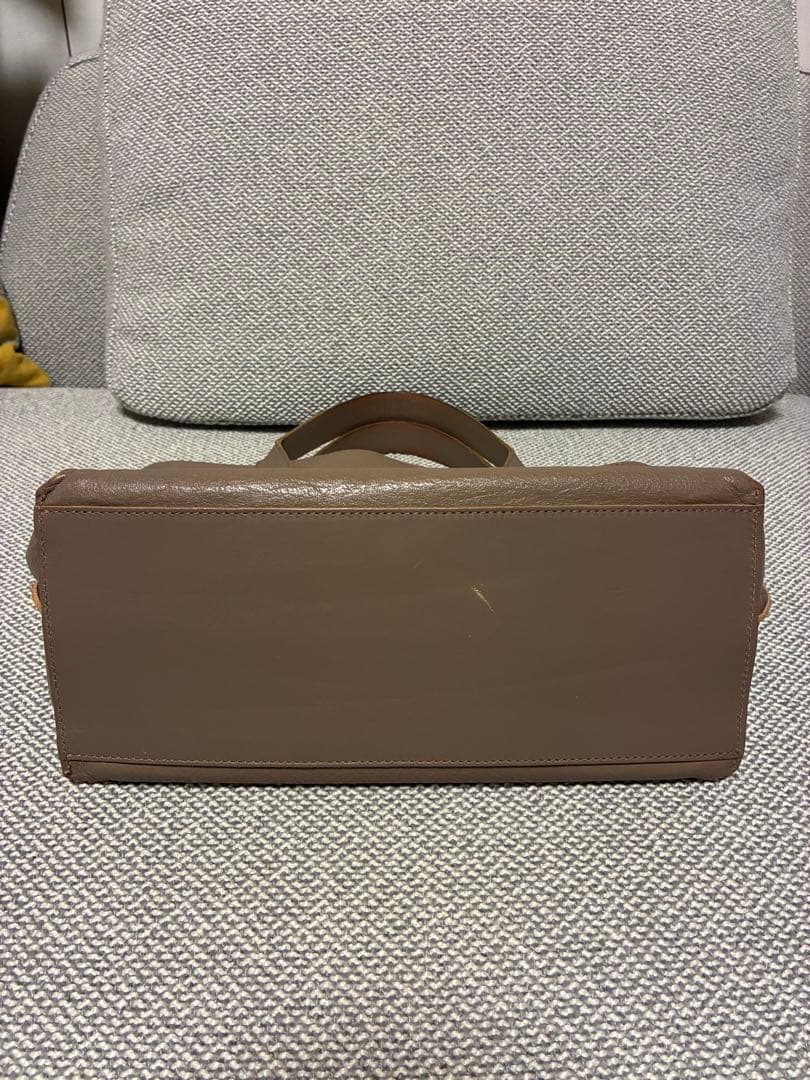 イルビゾンテ　トート　グレージュ