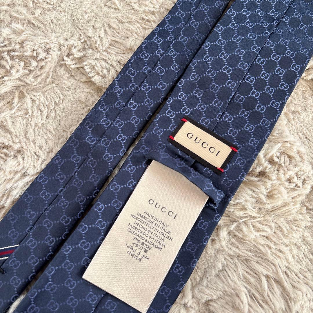 美品！GUCCI グッチ ネクタイ ネイビー GGロゴパターン