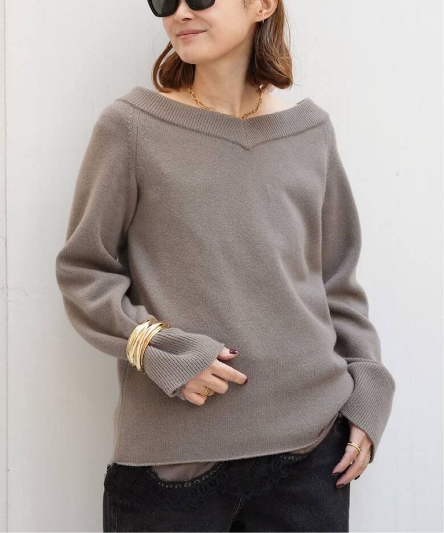 *ミドルゲージ Vネック ニット