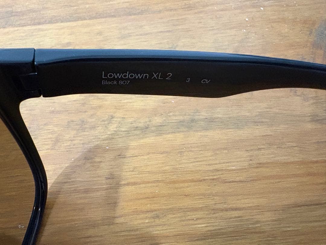 Lowdown XL 2 ブラックサングラス