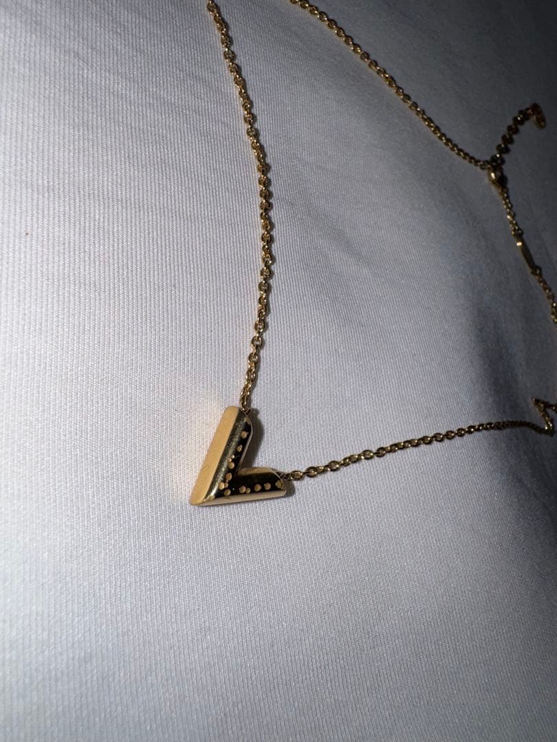 り*り様 LOUIS VUITTON ルイヴィトン エッセンシャルV M6108