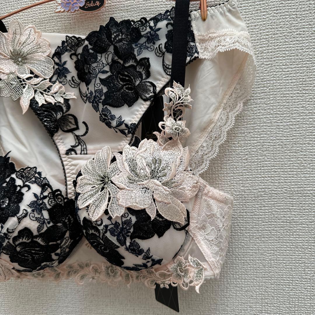新作サルート28G★新品★ブラD75&ショーツＬセット