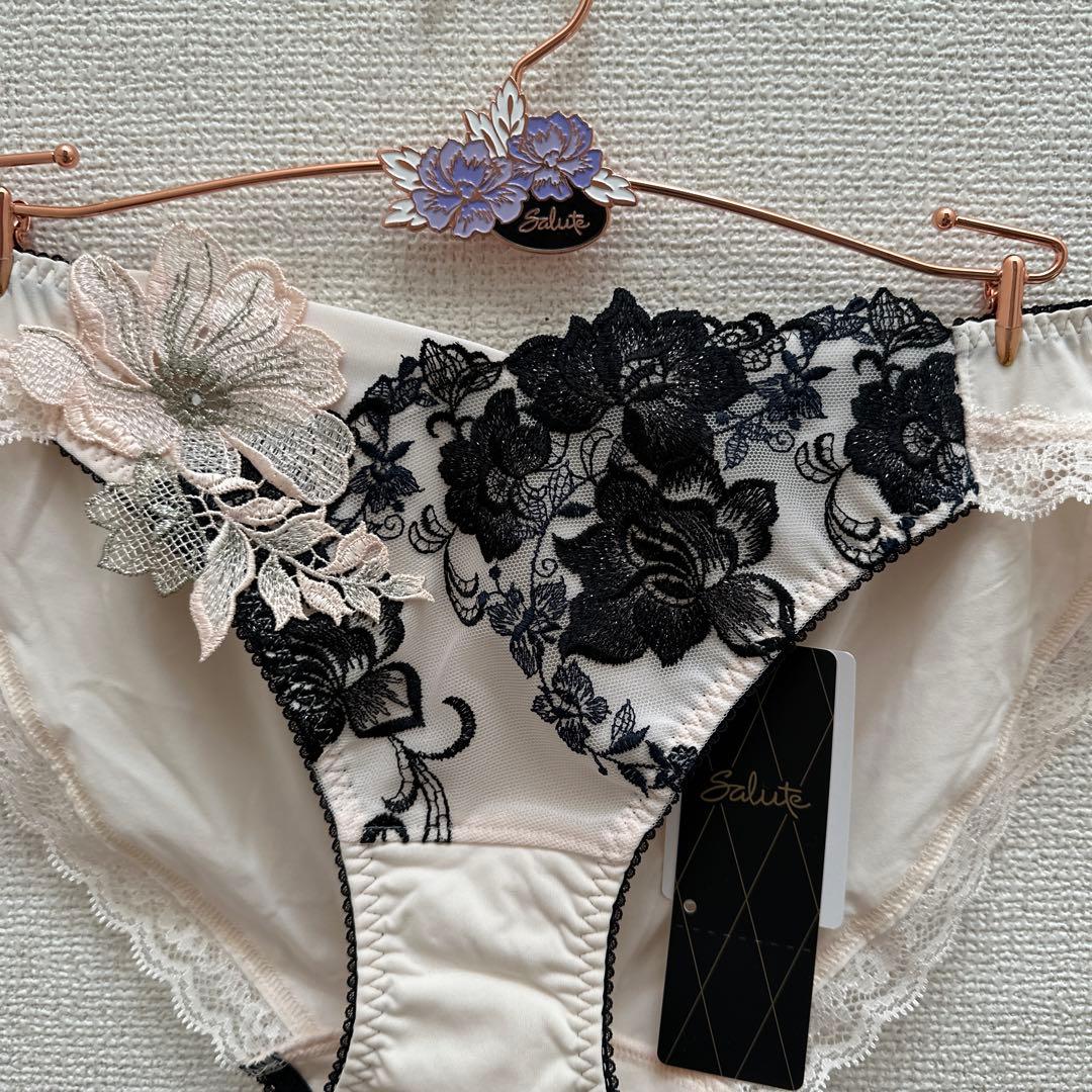 新作サルート28G★新品★ブラD75&ショーツＬセット