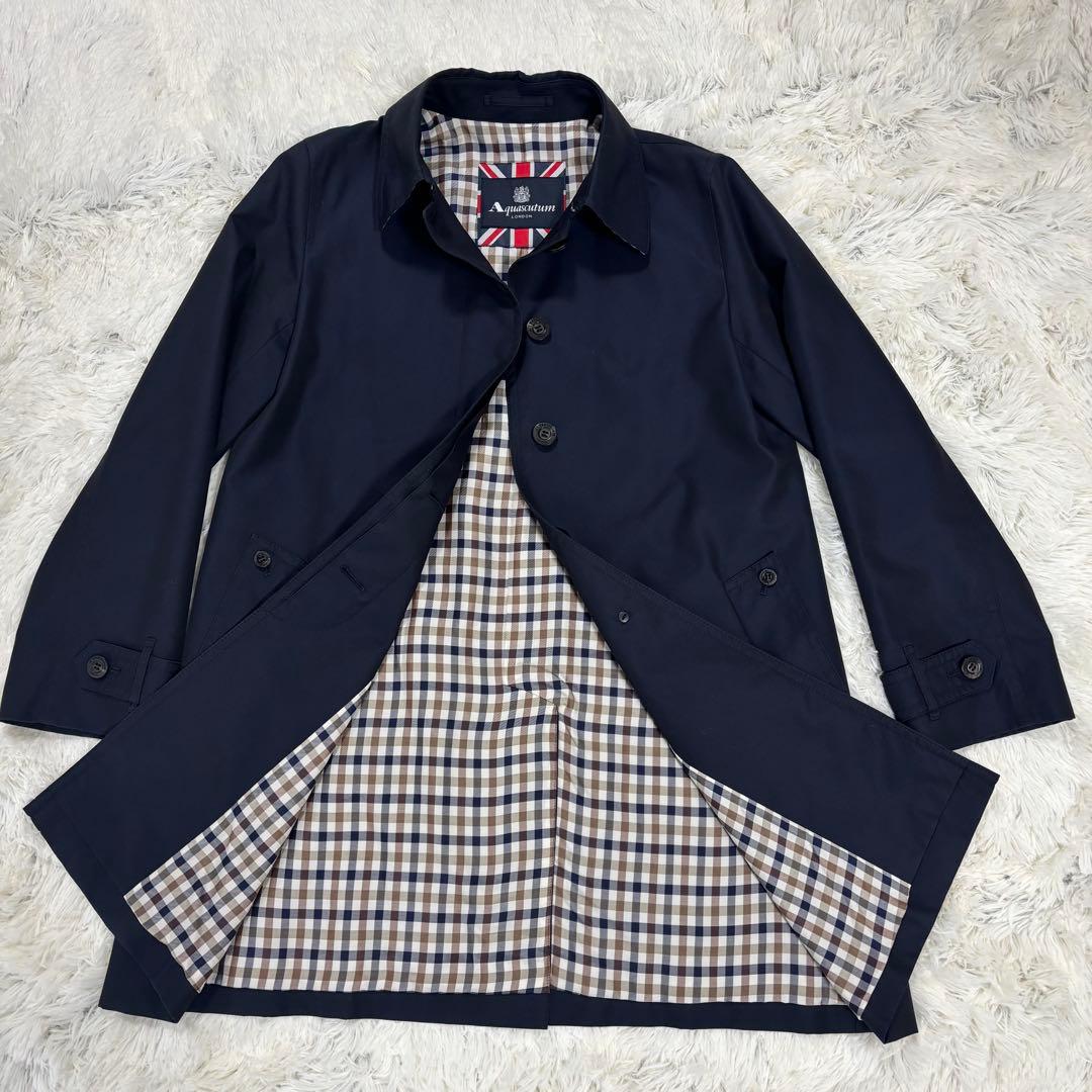 アクアスキュータム ステンカラーコート ネイビー 日本製 チェック裏地　ミドル丈