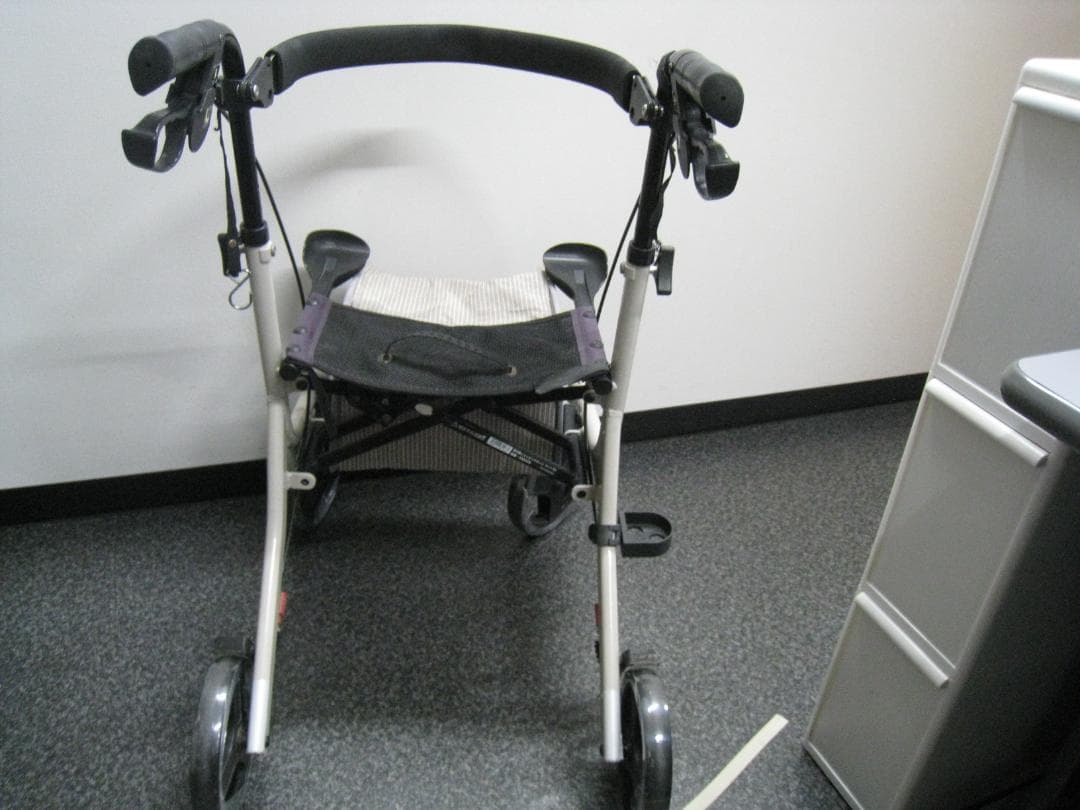 四輪 歩行車 ショッピングターン 安寿 アロン化成 送料無料 バッグ付き　②