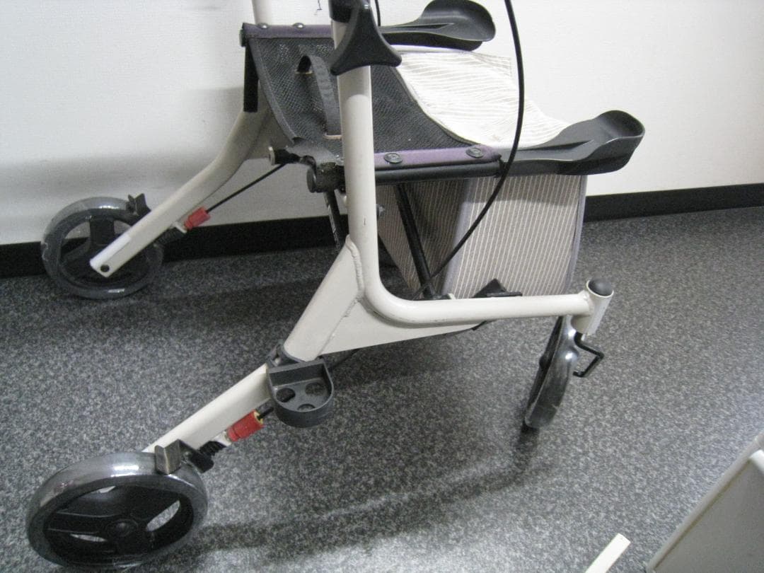 四輪 歩行車 ショッピングターン 安寿 アロン化成 送料無料 バッグ付き　②