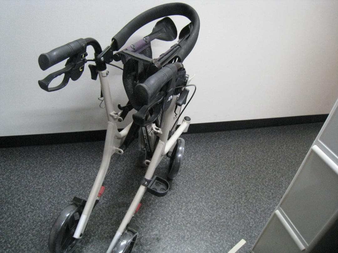 四輪 歩行車 ショッピングターン 安寿 アロン化成 送料無料 バッグ付き　②