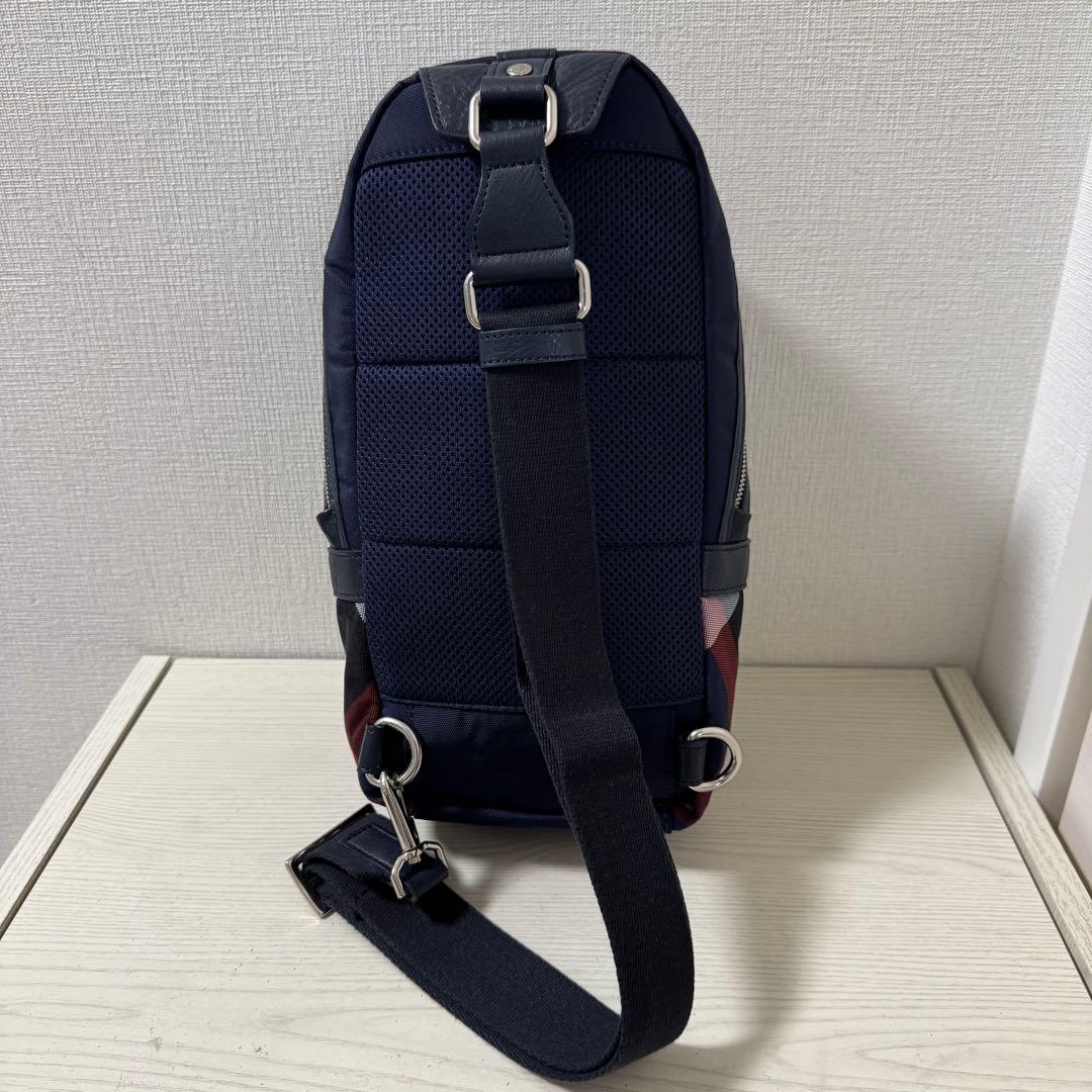 【新品同様】 ブラックレーベルクレストブリッジ ボディバッグ ネイビー