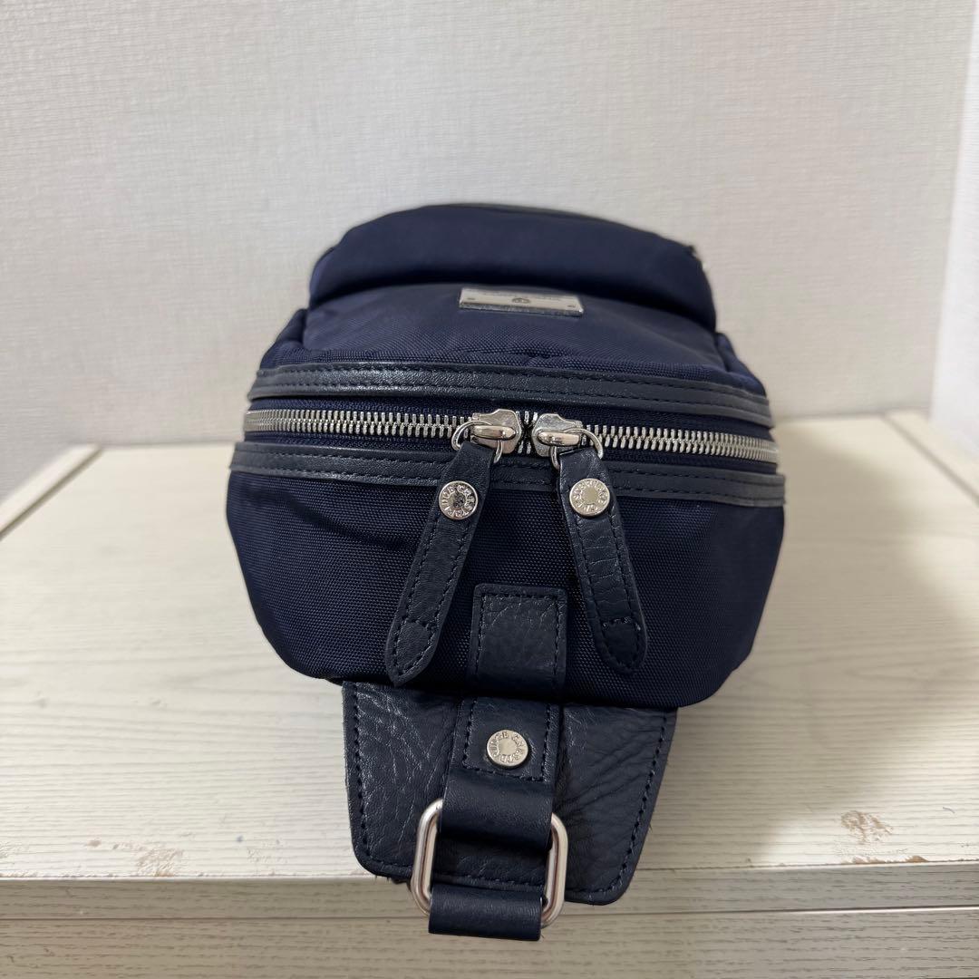 【新品同様】 ブラックレーベルクレストブリッジ ボディバッグ ネイビー