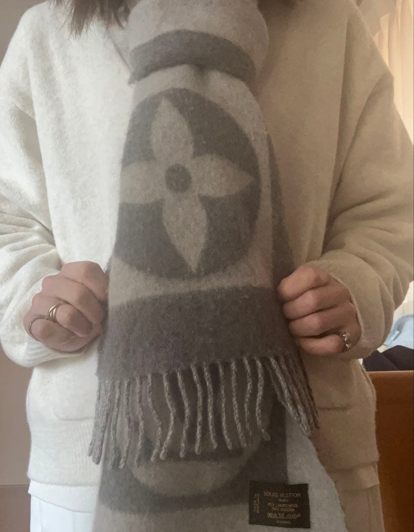 週末値下げ！Louis Vuitton ヴィトンマフラーグレー カーディフ