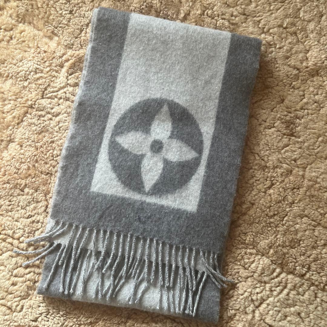 週末値下げ！Louis Vuitton ヴィトンマフラーグレー カーディフ