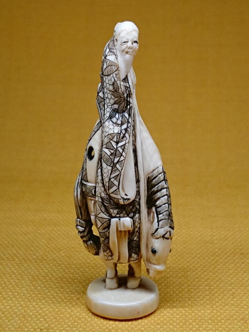 【美品】牙彫　人形　 彫刻　根付　置物　インテリア　工芸品　美術品　A3349