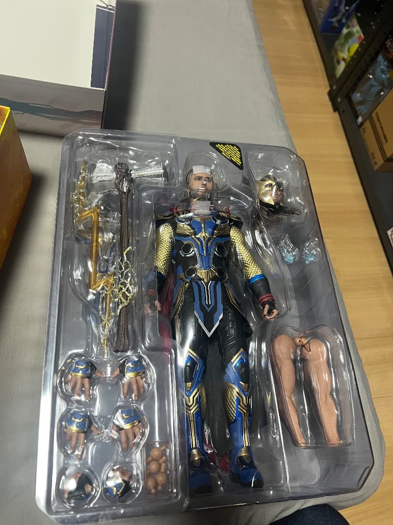 ホットトイズ マーベル アベンジャーズ THOR 1/6