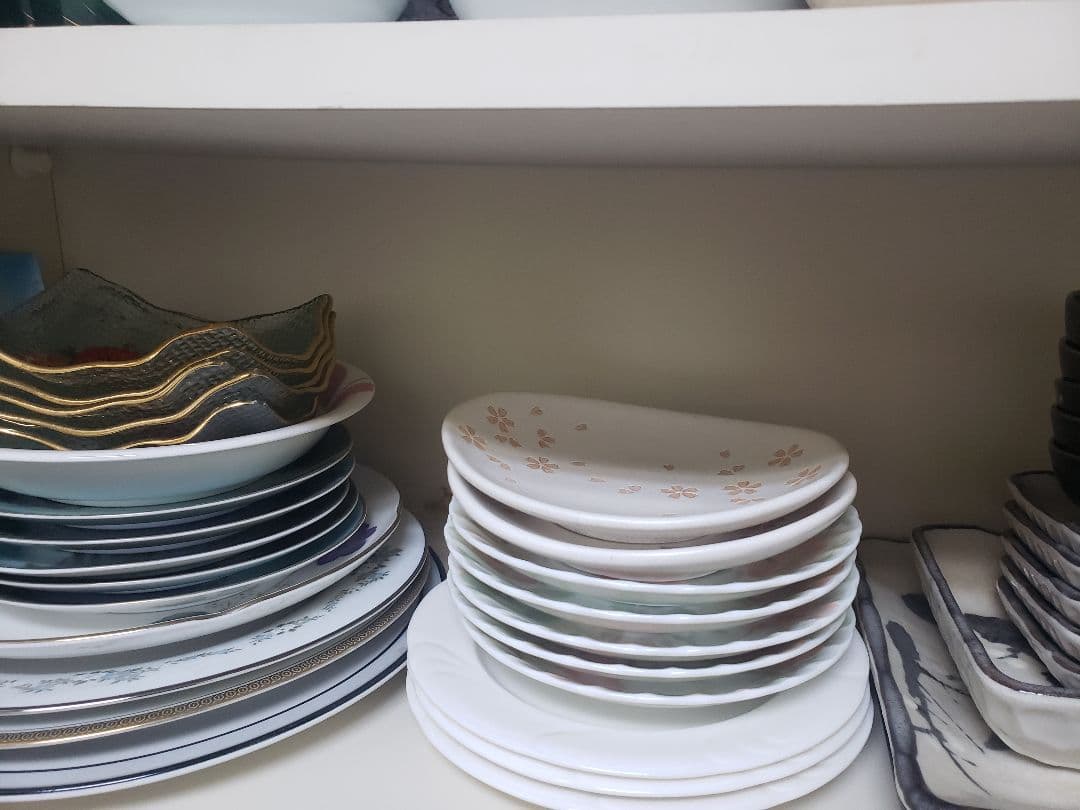まとめ売り和洋 陶器ガラス大小皿、茶碗、 小鉢　全部10000円 一段4000円