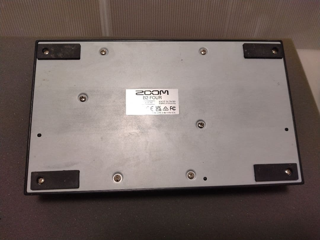 ZOOM B2 FOUR ベースエフェクター
