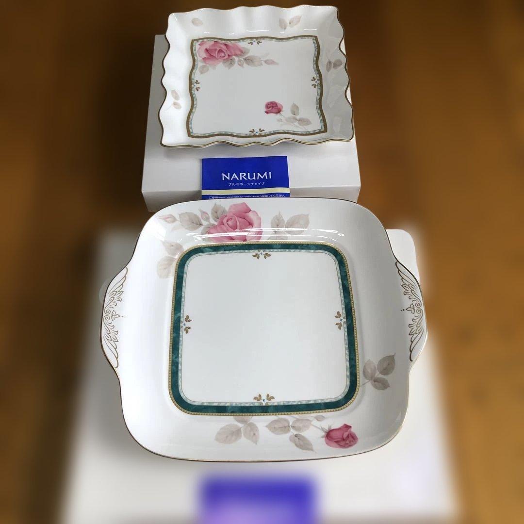 NARUMI バラの花柄 スクエア型皿 2枚セット。ナルミボーンチャイナ