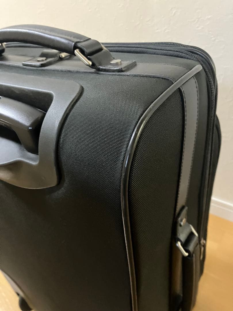 超美品COACHユニセックスキャリーケースビジネス出張用ブラックキャリーバック