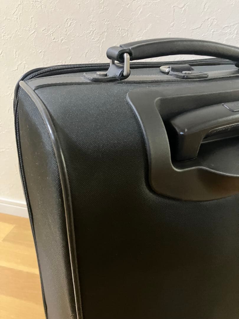 超美品COACHユニセックスキャリーケースビジネス出張用ブラックキャリーバック