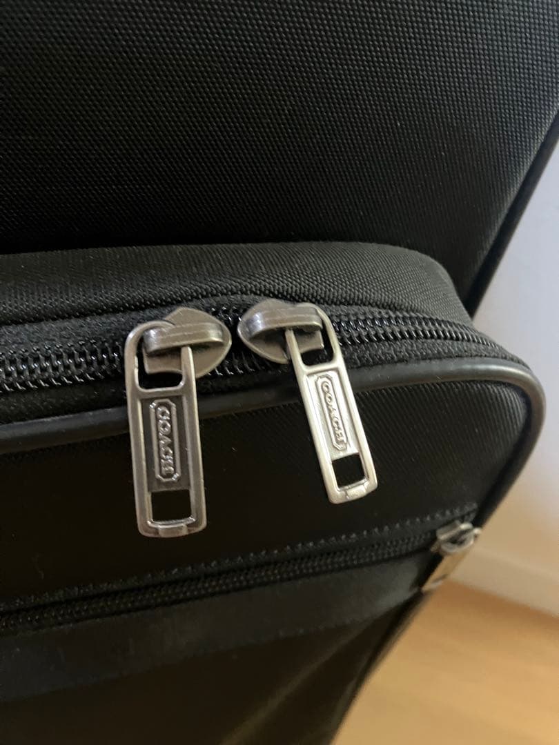 超美品COACHユニセックスキャリーケースビジネス出張用ブラックキャリーバック
