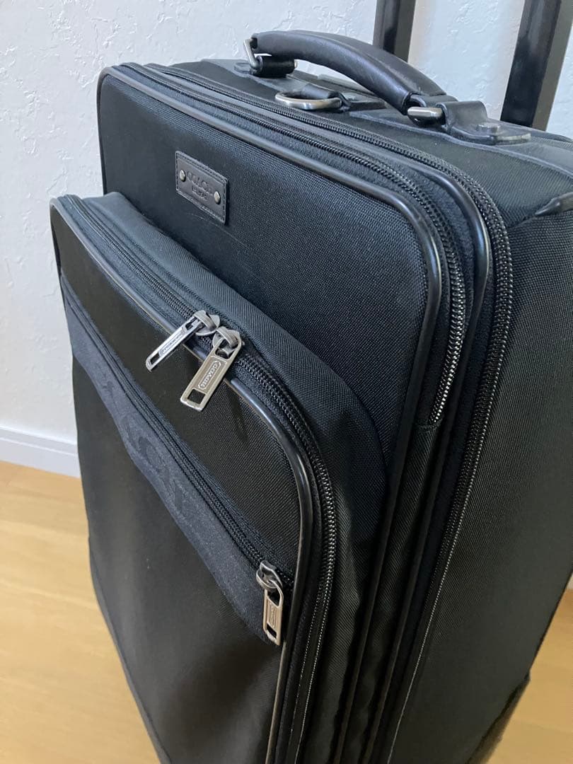 超美品COACHユニセックスキャリーケースビジネス出張用ブラックキャリーバック