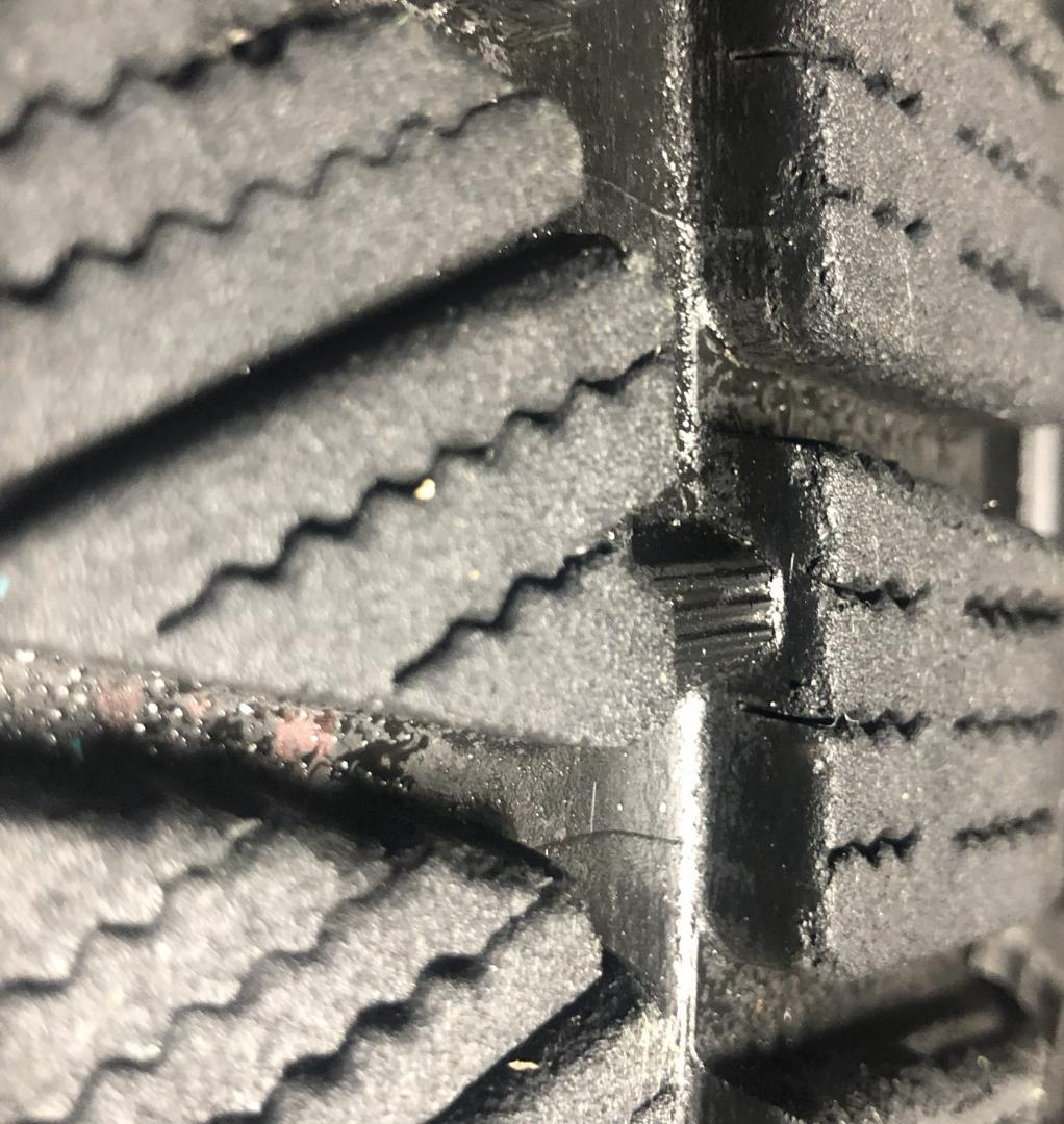 ブリヂストン BLIZZAK DM-V3 4本 265/65R17 N007