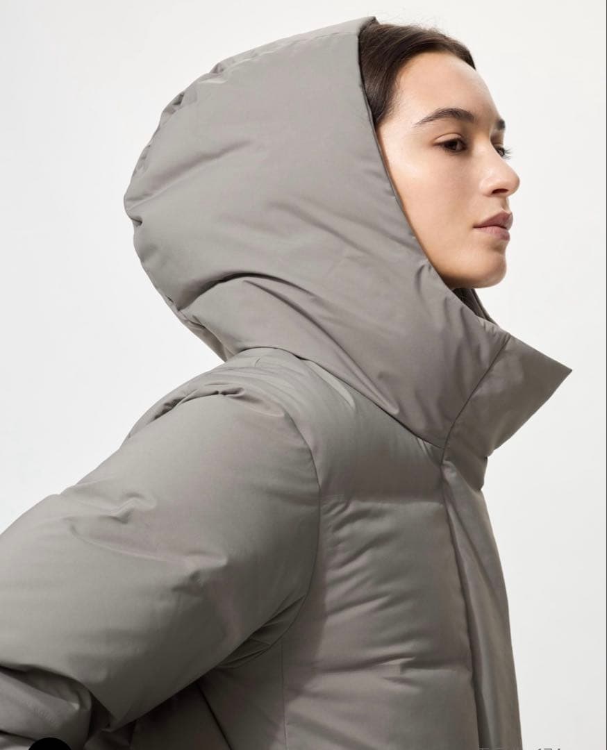 【新品未使用】UNIQLO　ユニクロ　シームレスダウンショートコート　グレー　M