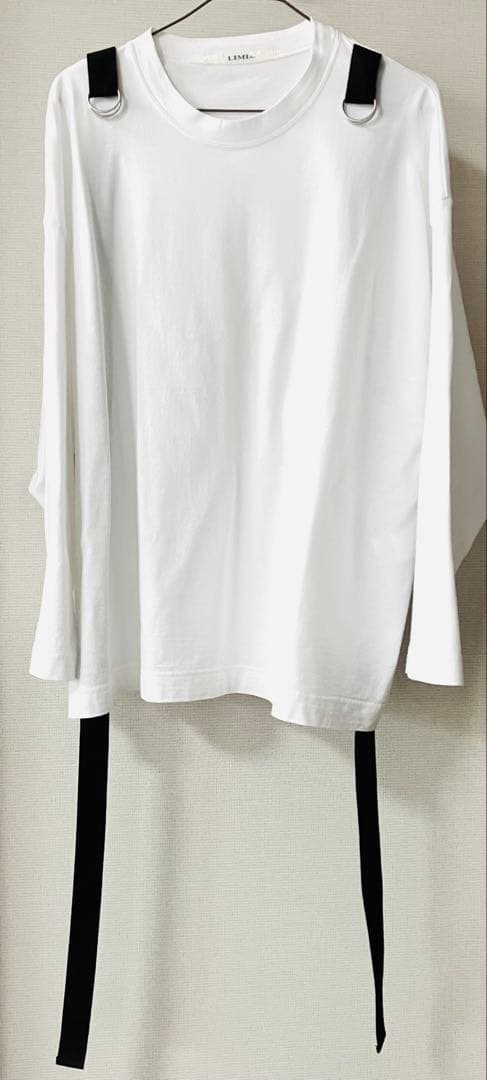 LIMI fue リミフゥ 白Tシャツ 黒色サスペンダー 長袖 ロンT リミフー