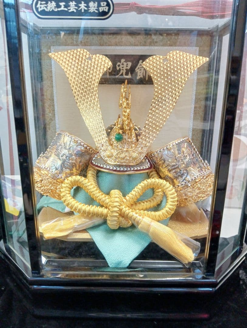 五月人形 金色の兜 伝統工芸品　ケース付き